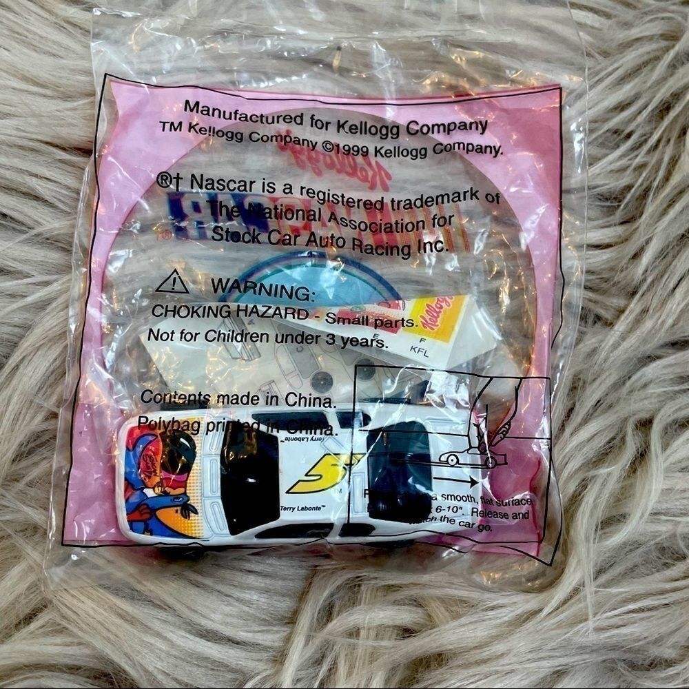 NASCAR + fruit loops 1999 vintage car